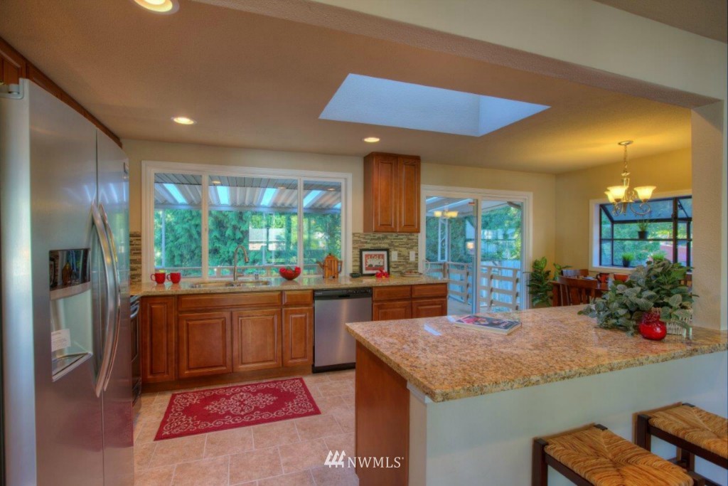 14228 145th Place Southeast Renton, WA 98059 - Photo 5 of 15 Gallery Image 5