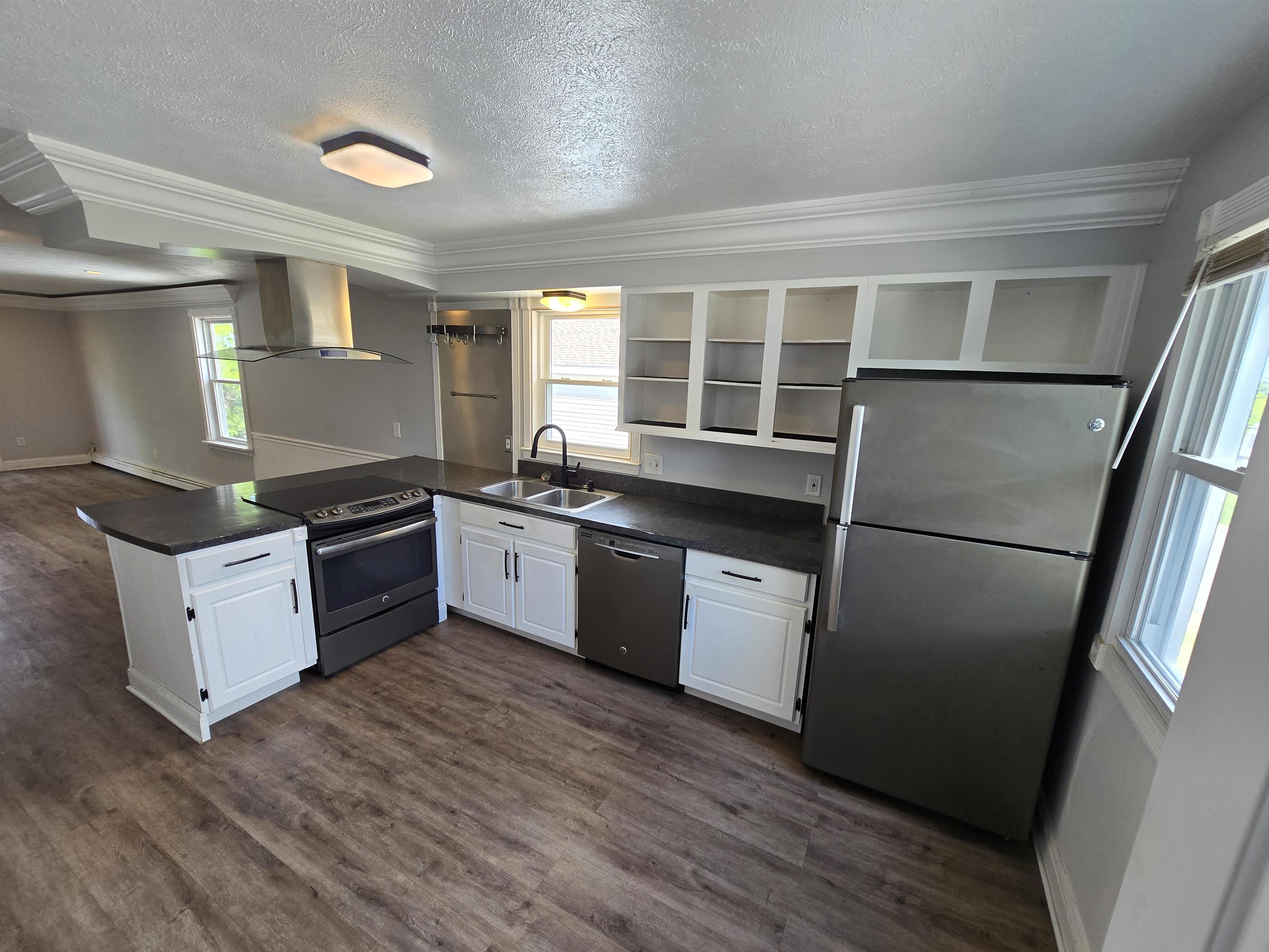 25 West Rosedale Avenue Manchester, NH 03103 - Photo 8 of 15