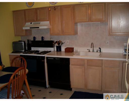 21 Sycamore Road Middlesex, NJ 08846 - Photo 4 of 8 Gallery Image 4