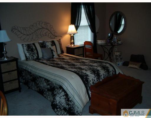 21 Sycamore Road Middlesex, NJ 08846 - Photo 6 of 8 Gallery Image 6