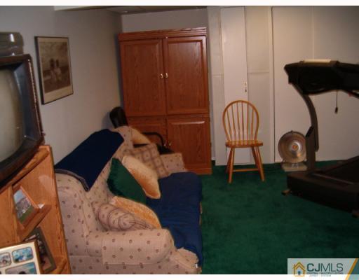 21 Sycamore Road Middlesex, NJ 08846 - Photo 7 of 8 Gallery Image 7