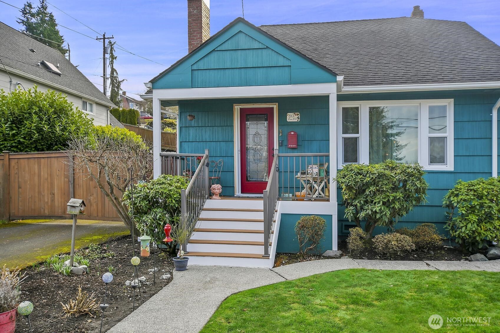 810 33rd Street Everett, WA 98201 - Photo 2 of 39 a front view of a house with a yard
