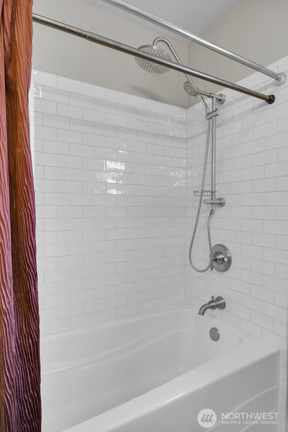 810 33rd Street Everett, WA 98201 - Photo 21 of 39 a bathroom with a shower and a bath tub