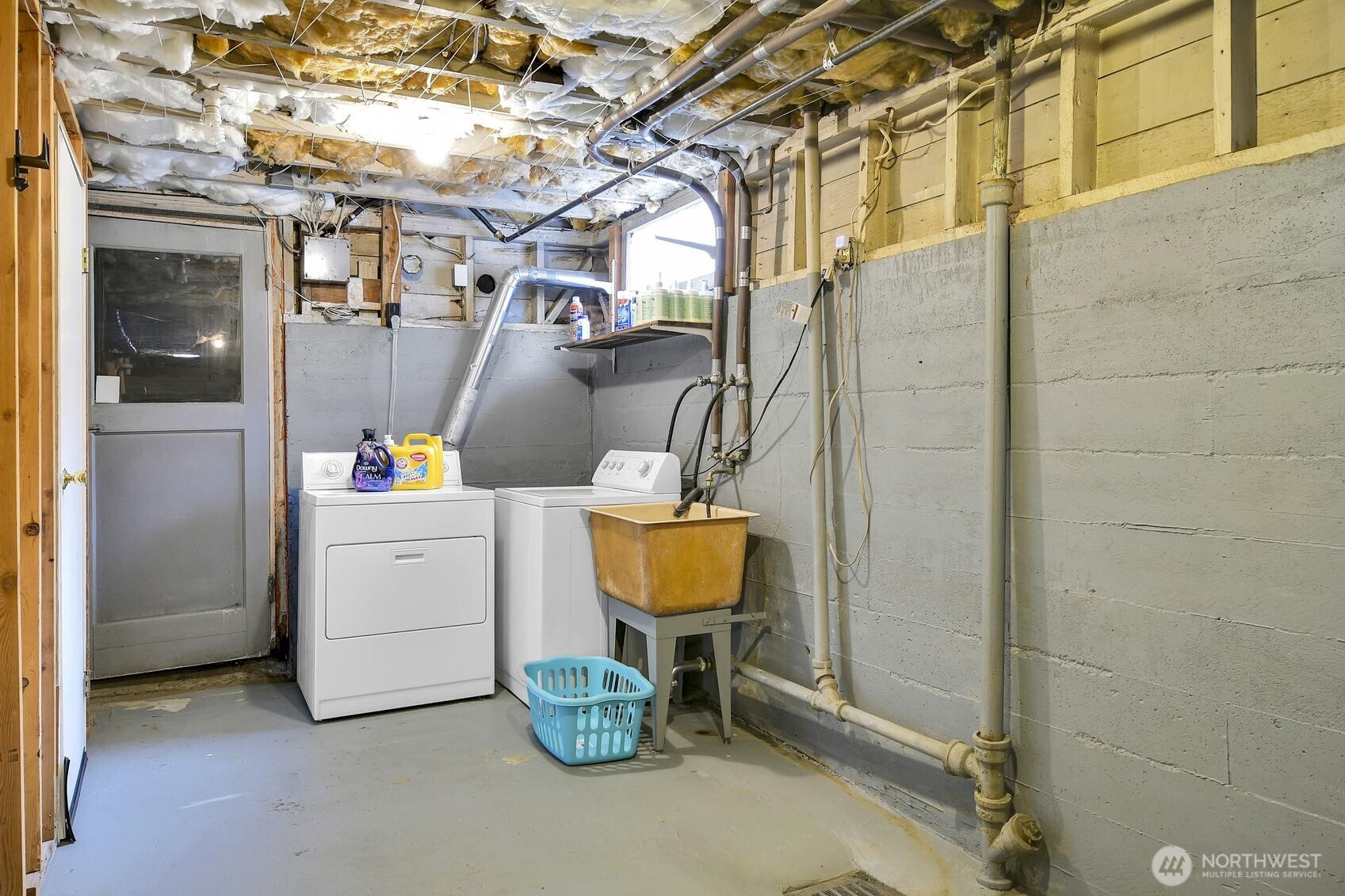 810 33rd Street Everett, WA 98201 - Photo 26 of 39 a utility room with dryer and washer