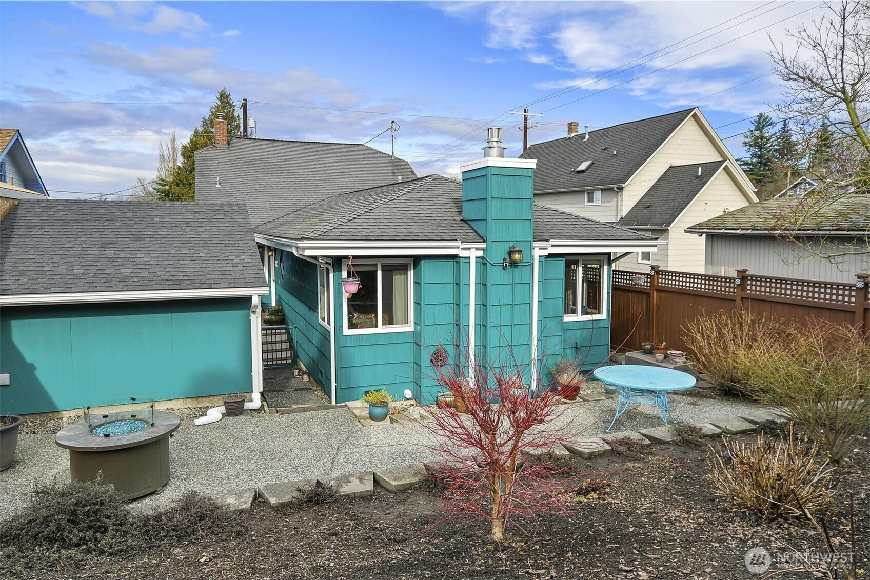 810 33rd Street Everett, WA 98201 - Photo 29 of 39 a front view of a house with sitting area