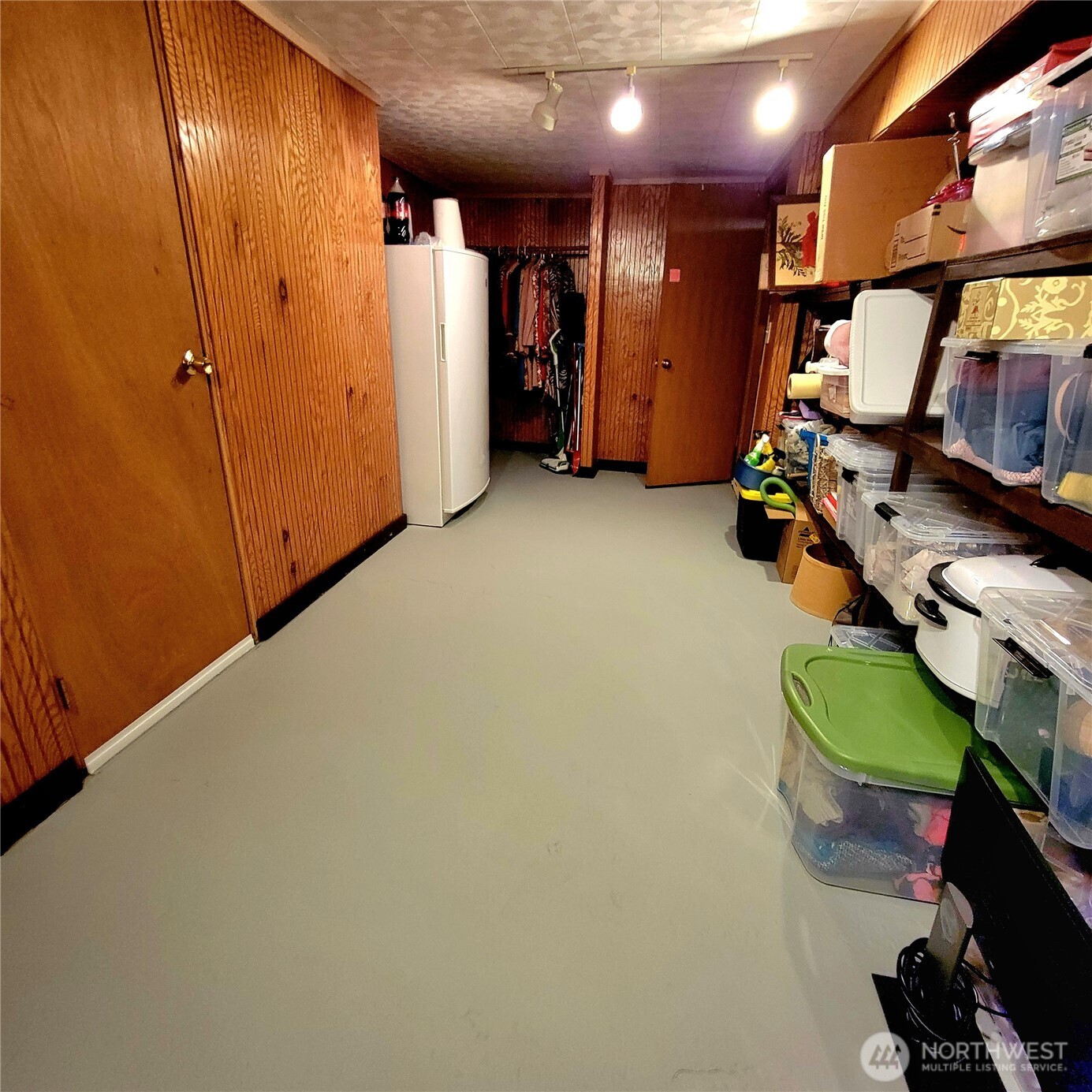 810 33rd Street Everett, WA 98201 - Photo 34 of 39 a view of a room with gym equipment