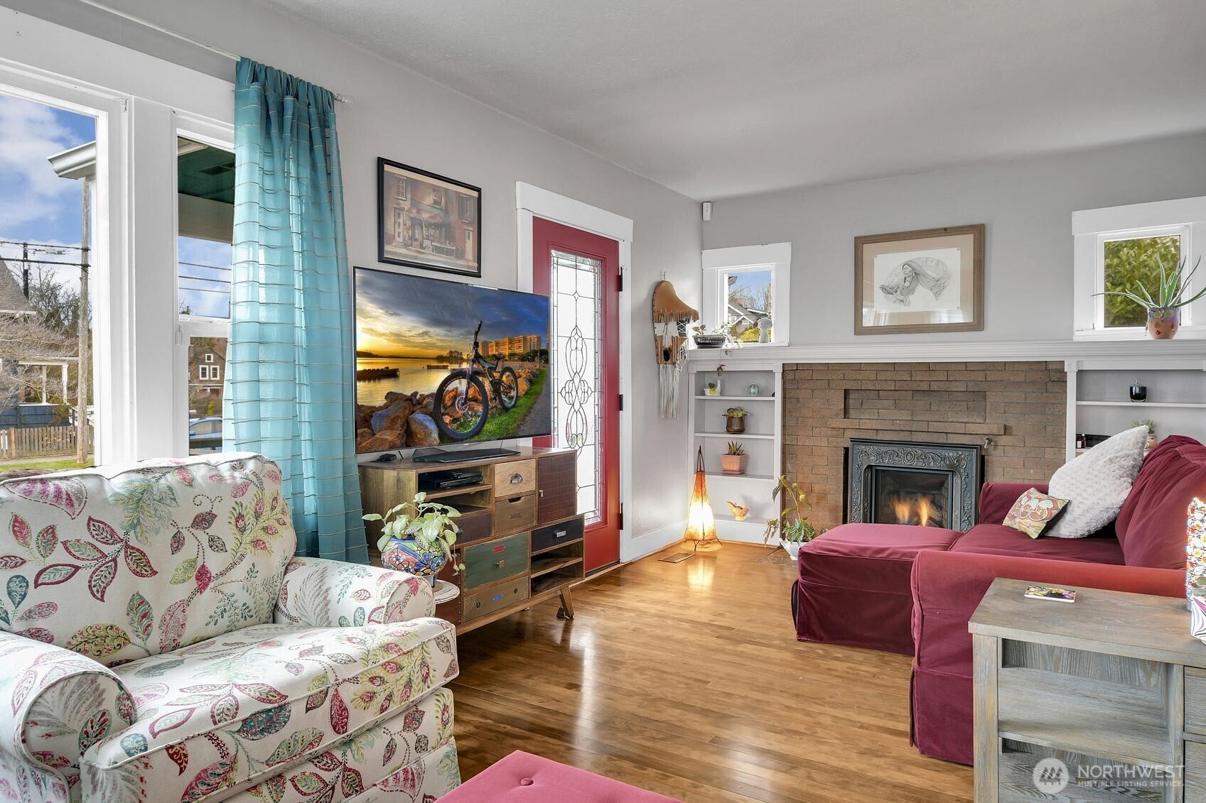 810 33rd Street Everett, WA 98201 - Photo 4 of 39 a living room with furniture a flat screen tv and a fireplace