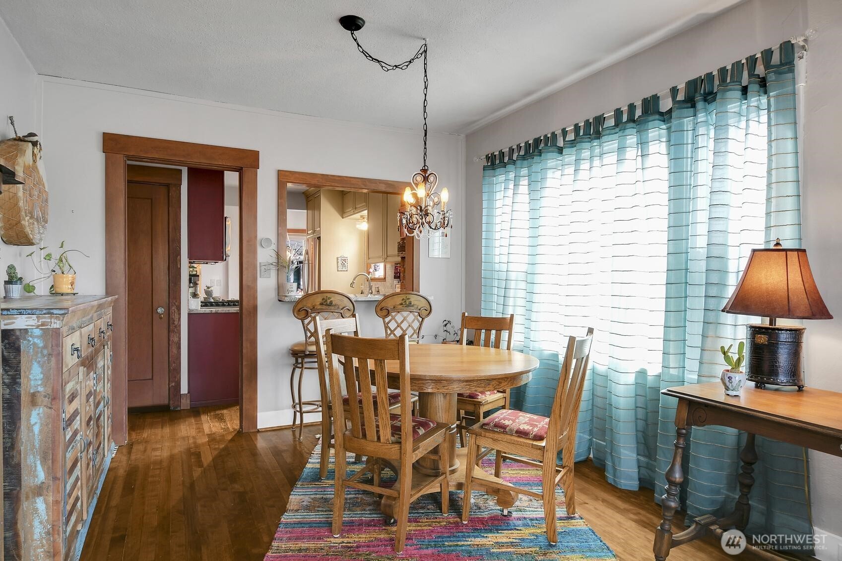 810 33rd Street Everett, WA 98201 - Photo 7 of 39 a dining room with furniture and window