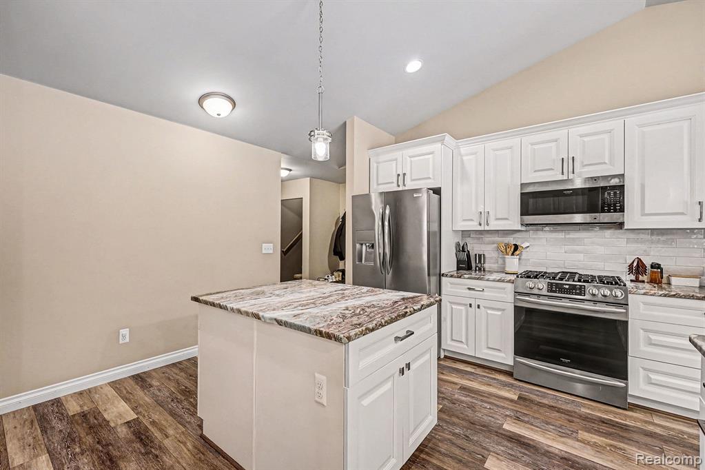 6303 High Road Algonac, MI 48001 - Photo 10 of 38