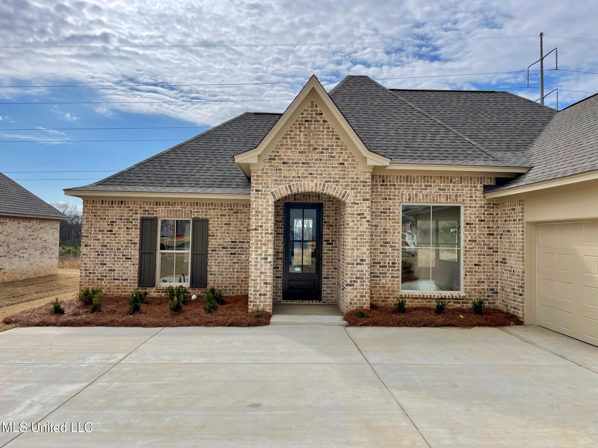 200 Azure Drive Canton, MS 39046 - Photo 2 of 31 IMG_7174