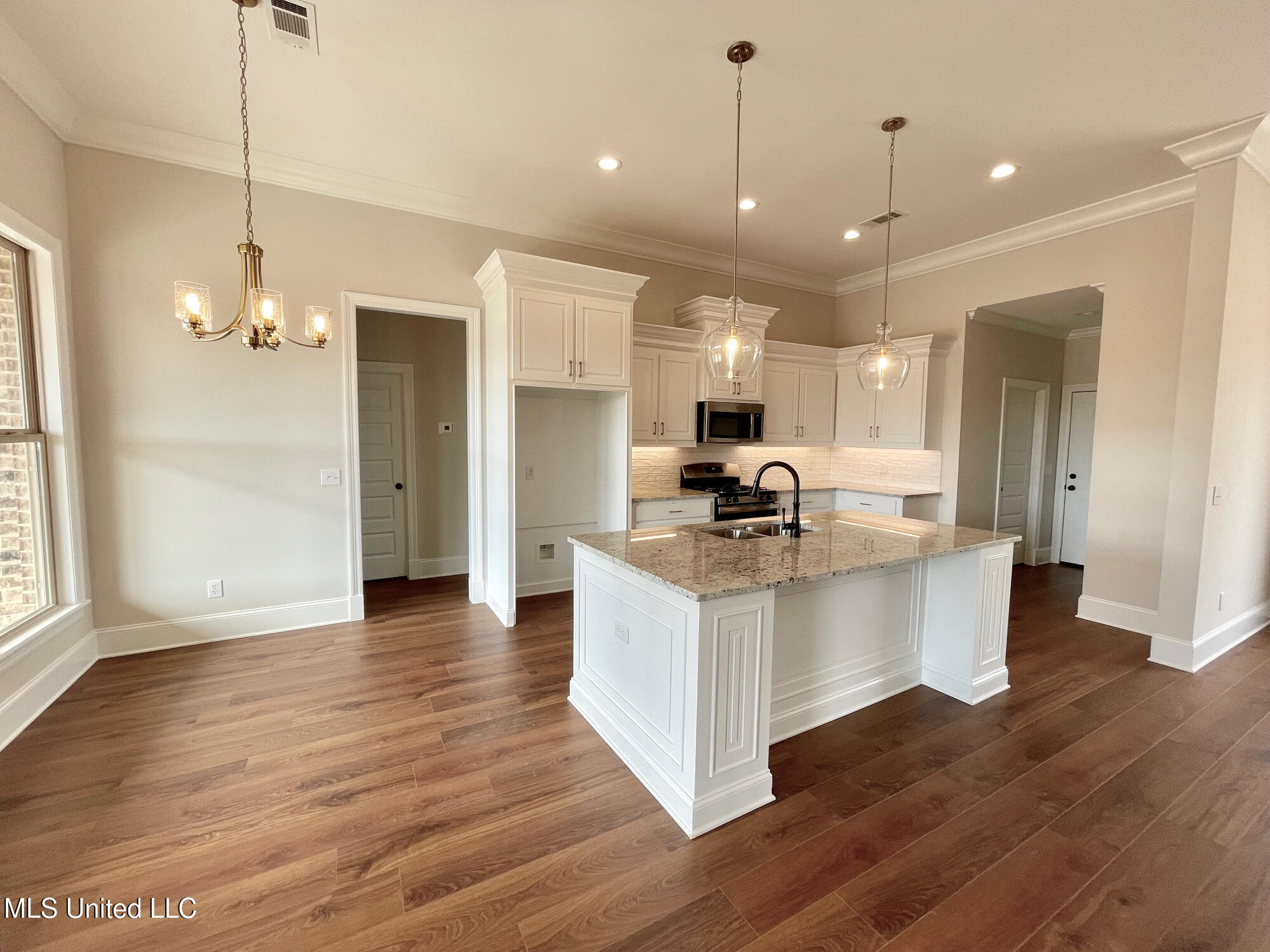 200 Azure Drive Canton, MS 39046 - Photo 9 of 31 IMG_7148