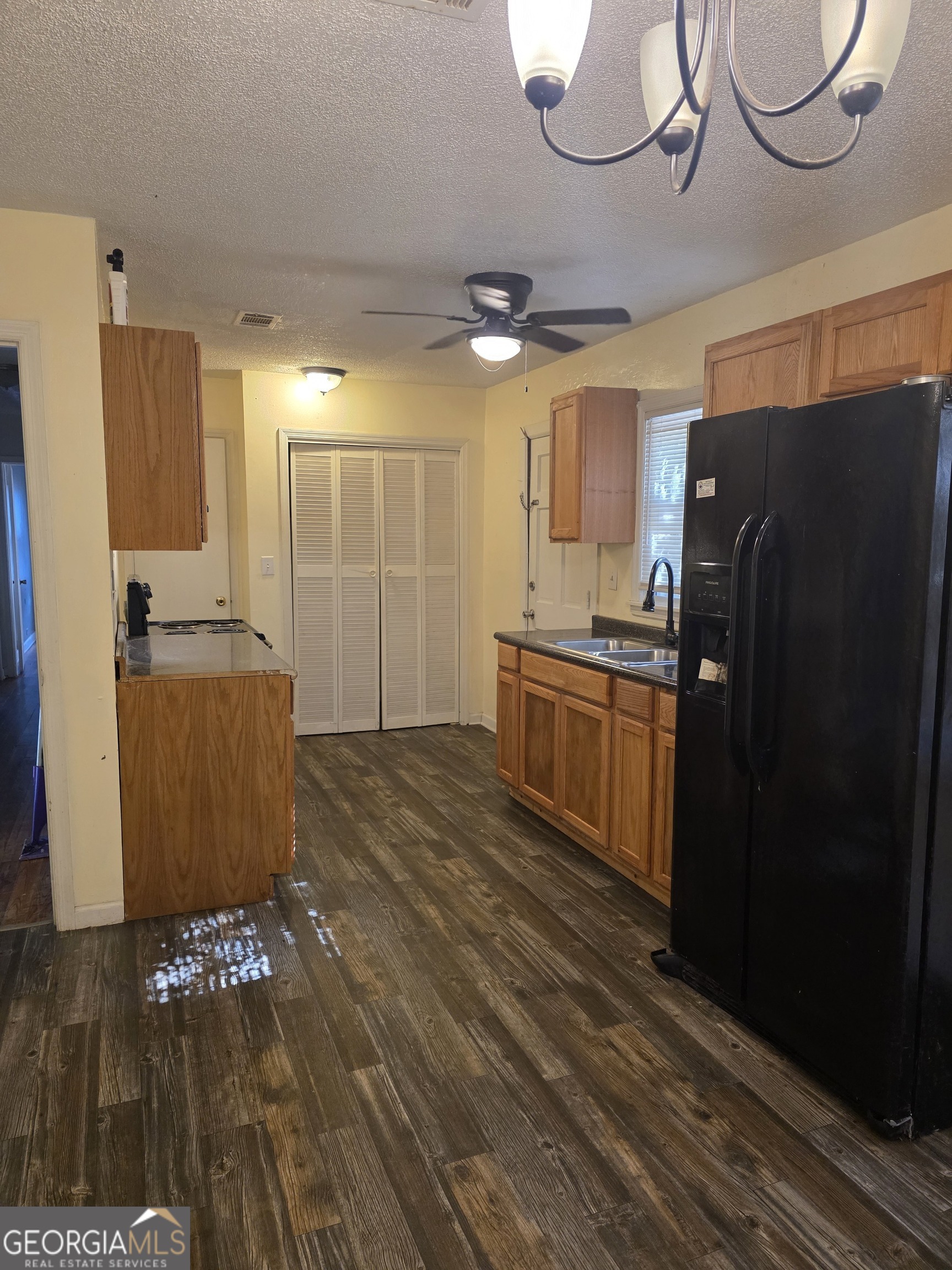 419 Chamlee Drive Fort Valley, GA 31030 - Photo 6 of 10 a kitchen with stainless steel appliances a refrigerator and a stove