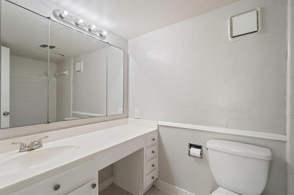 4543 North O'Connor Road, Unit 1247 Irving, TX 75062 - Photo 13 of 25 a bathroom with a sink a toilet and a mirror