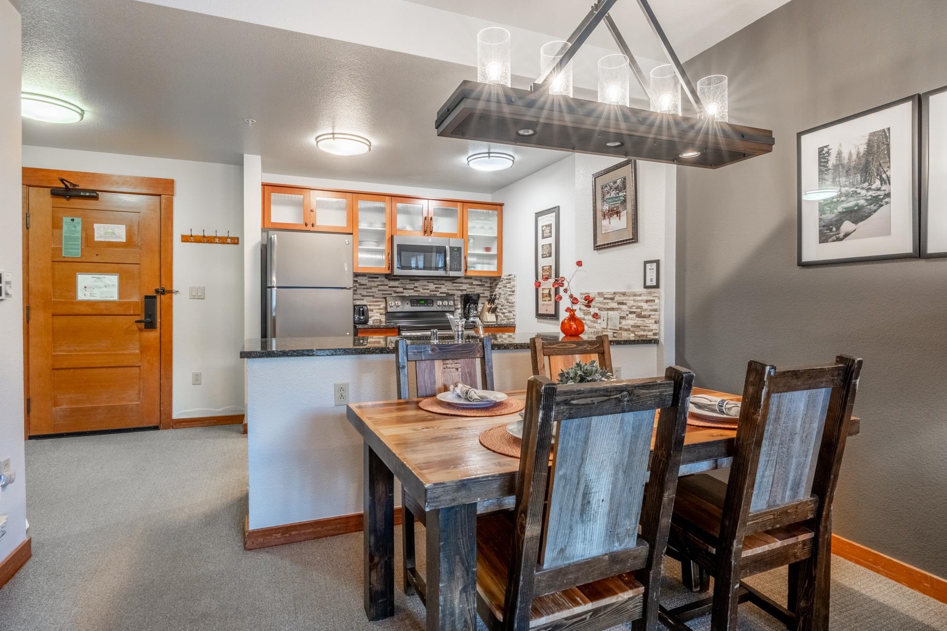 6201 Minaret Road, Unit 2328 Mammoth Lakes, CA 93546 - Photo 11 of 23 Gallery Image 11