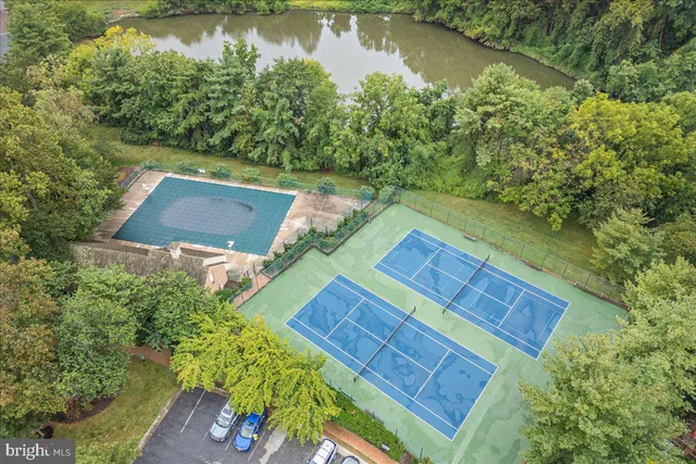 a view of an outdoor space