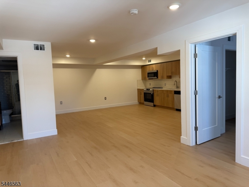 627 Valley Road, Unit D Montclair, NJ 07043 - Photo 4 of 25