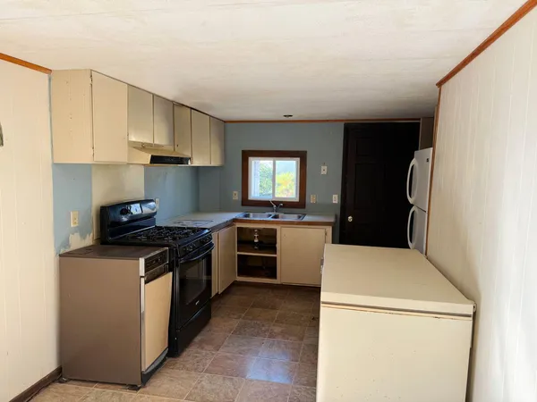 $99,900 | 10 Western Ledge Road, Gouldsboro, ME 04624