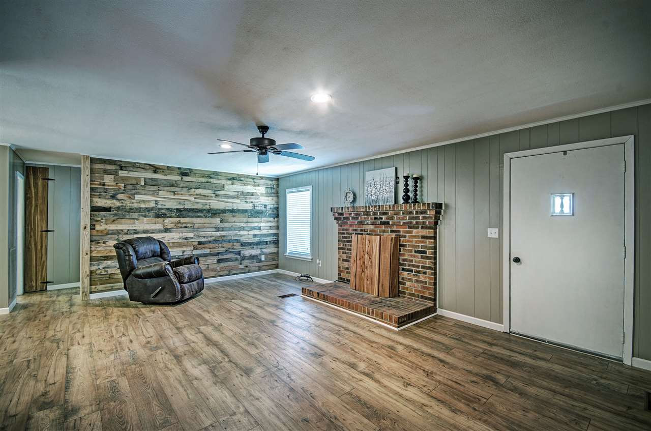 3885 Standing Pine Road Carthage, MS 39051 - Photo 4 of 23 Spacious Living Room