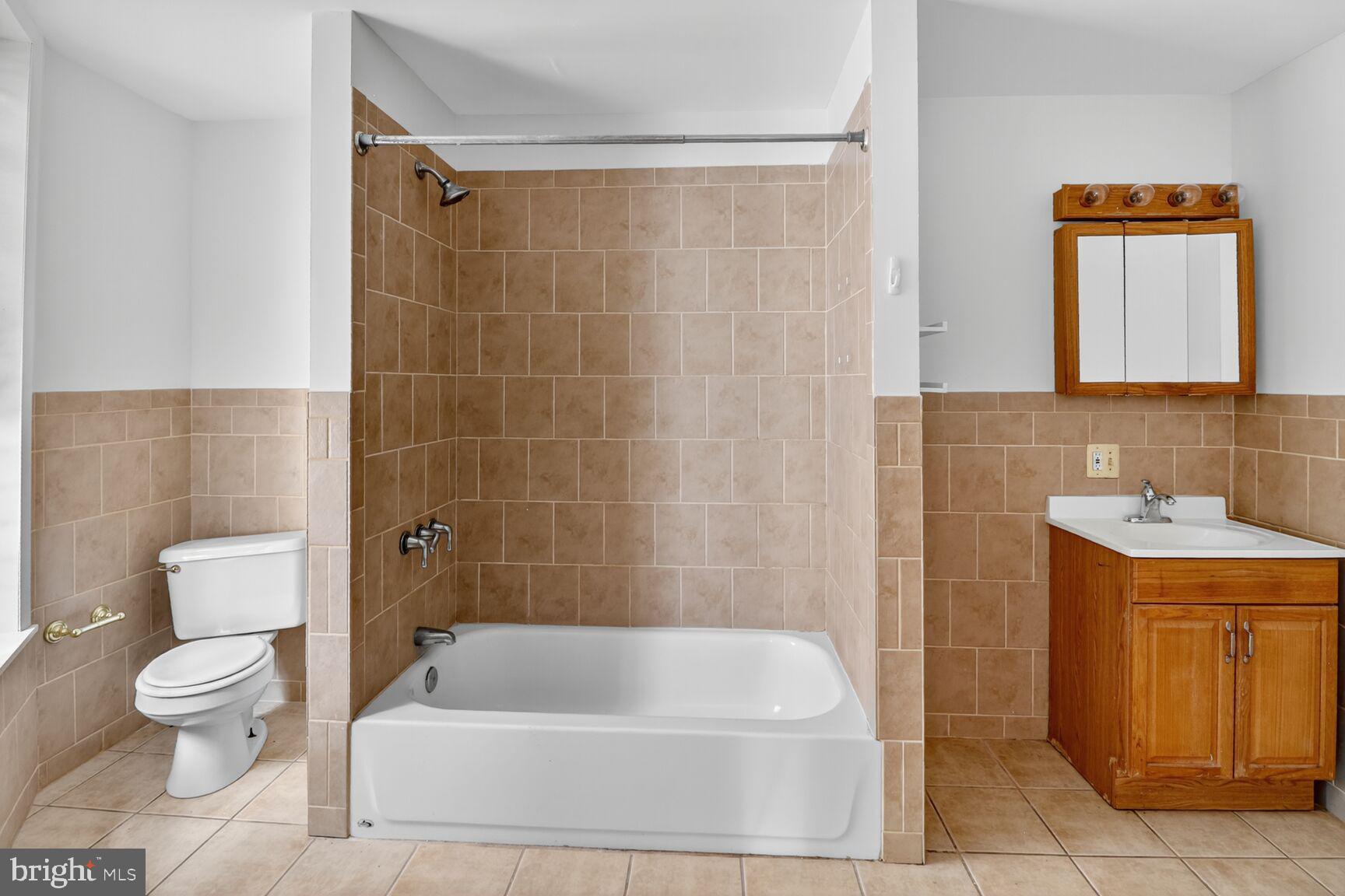 1404 Madison Avenue Baltimore, MD 21217 - Photo 30 of 54 a bathroom with a sink a toilet and bathtub