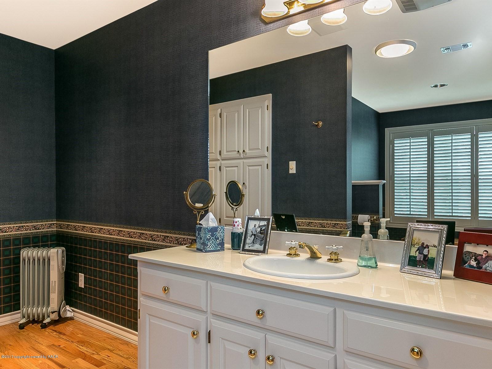 509 Fox Ridge Road Amarillo, TX 79118 - Photo 24 of 55 a bathroom with a sink and a mirror
