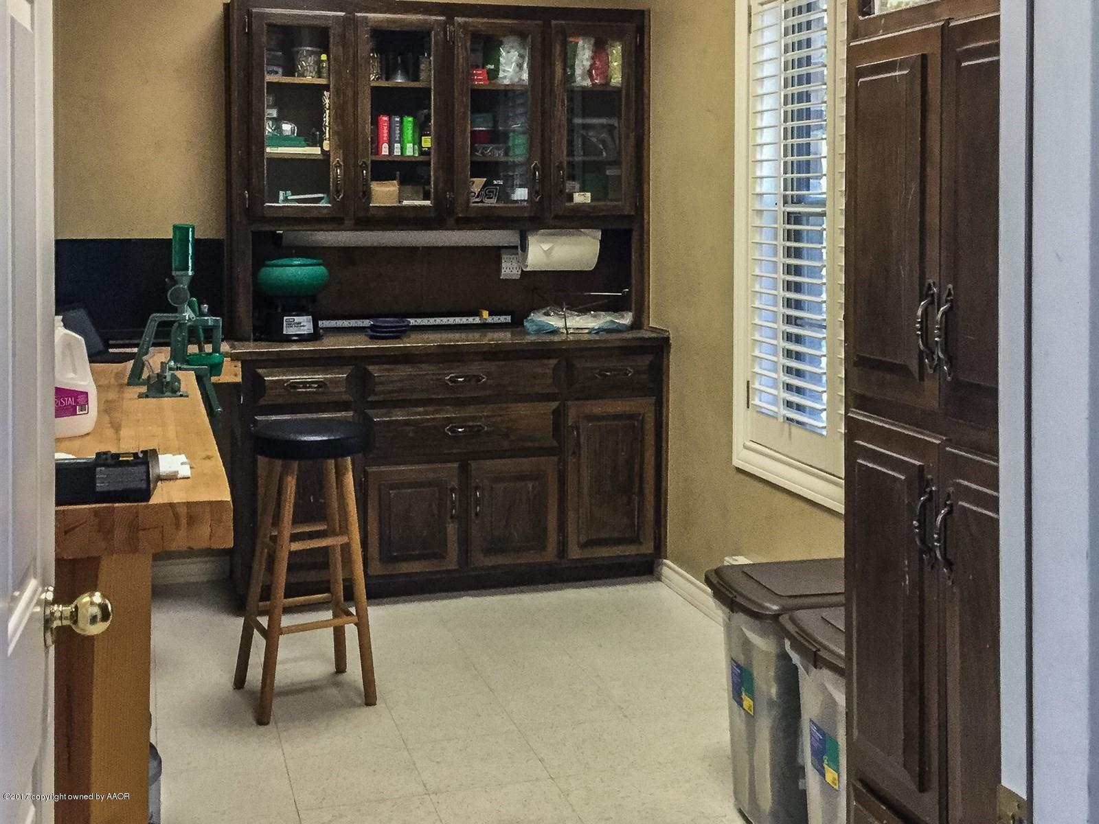 509 Fox Ridge Road Amarillo, TX 79118 - Photo 47 of 55 a room with a chair and gym equipment