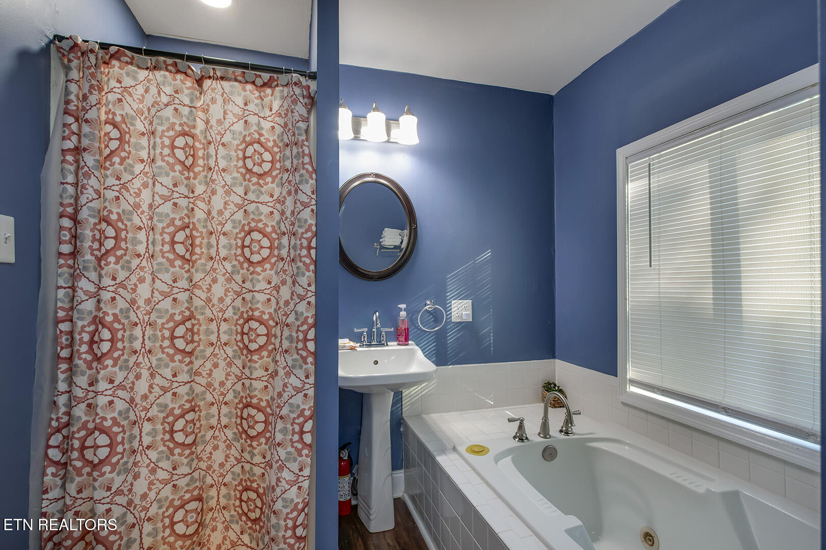 9604 Kodak Road Kodak, TN 37764 - Photo 37 of 60 37_KodakRoad_9604_GuestBath3_02