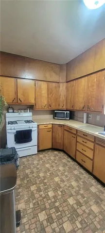 $114,999 | 120 South 3rd Street, Humboldt, KS 66748