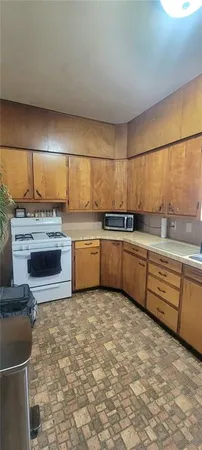 $99,999 | 120 South 3rd Street, Humboldt, KS 66748