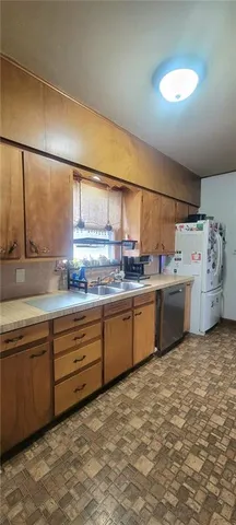 $114,999 | 120 South 3rd Street, Humboldt, KS 66748