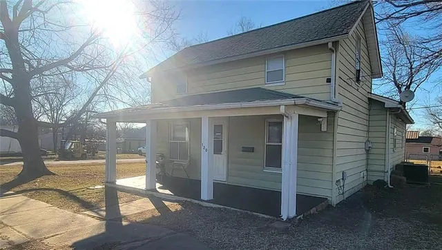 $109,999 | 120 South 3rd Street, Humboldt, KS 66748