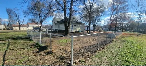 $99,999 | 120 South 3rd Street, Humboldt, KS 66748