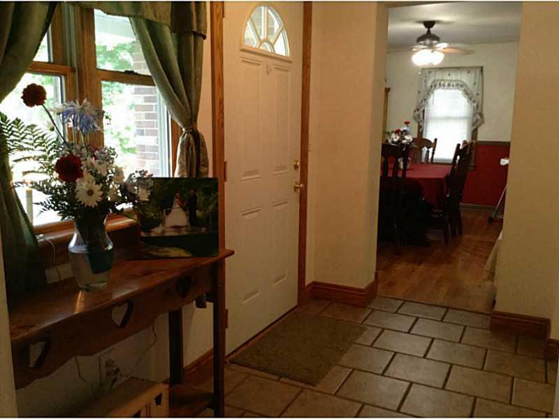 125 Mohawk School Road New Castle, PA 16102 - Photo 2 of 17 Entry/Foyer.