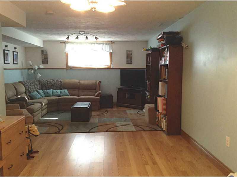 125 Mohawk School Road New Castle, PA 16102 - Photo 10 of 17 Living Room.