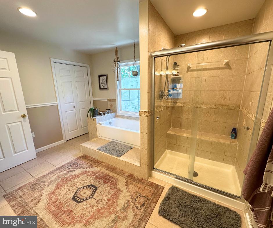 19517 Westerly Avenue Poolesville, MD 20837 - Photo 15 of 67 Primary suite bathroom, separate tub and shower