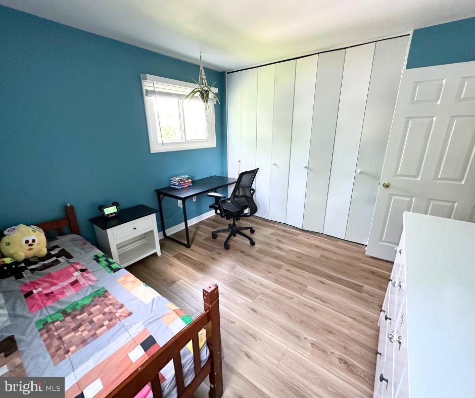 19517 Westerly Avenue Poolesville, MD 20837 - Photo 32 of 67 2nd bedroom on upper floor