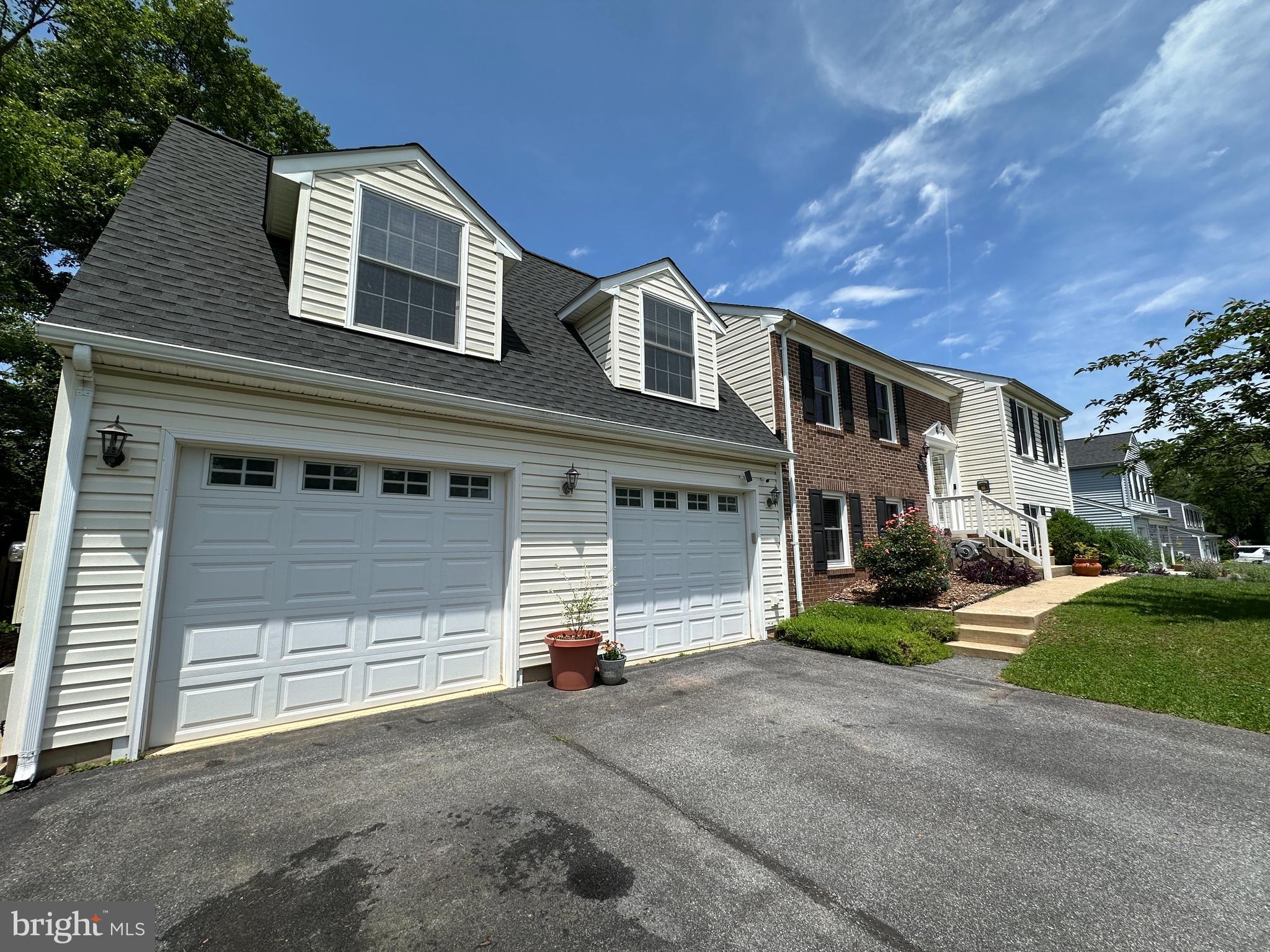 19517 Westerly Avenue Poolesville, MD 20837 - Photo 5 of 67 Driveway and two-car garage
