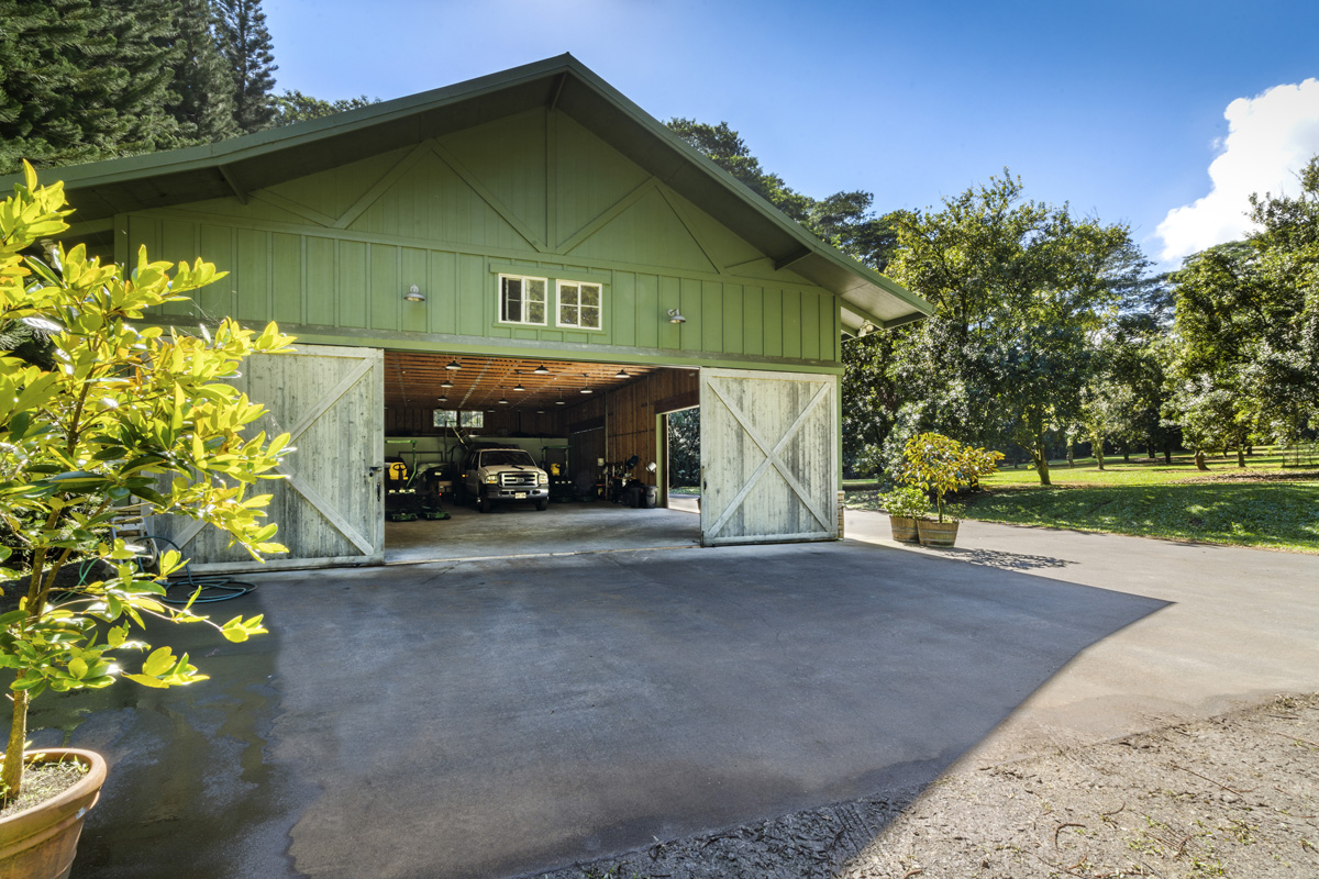 28-3628 Hawaiʻi Belt Road Honomu, HI 96728 - Photo 28 of 30 a car parked in front of house