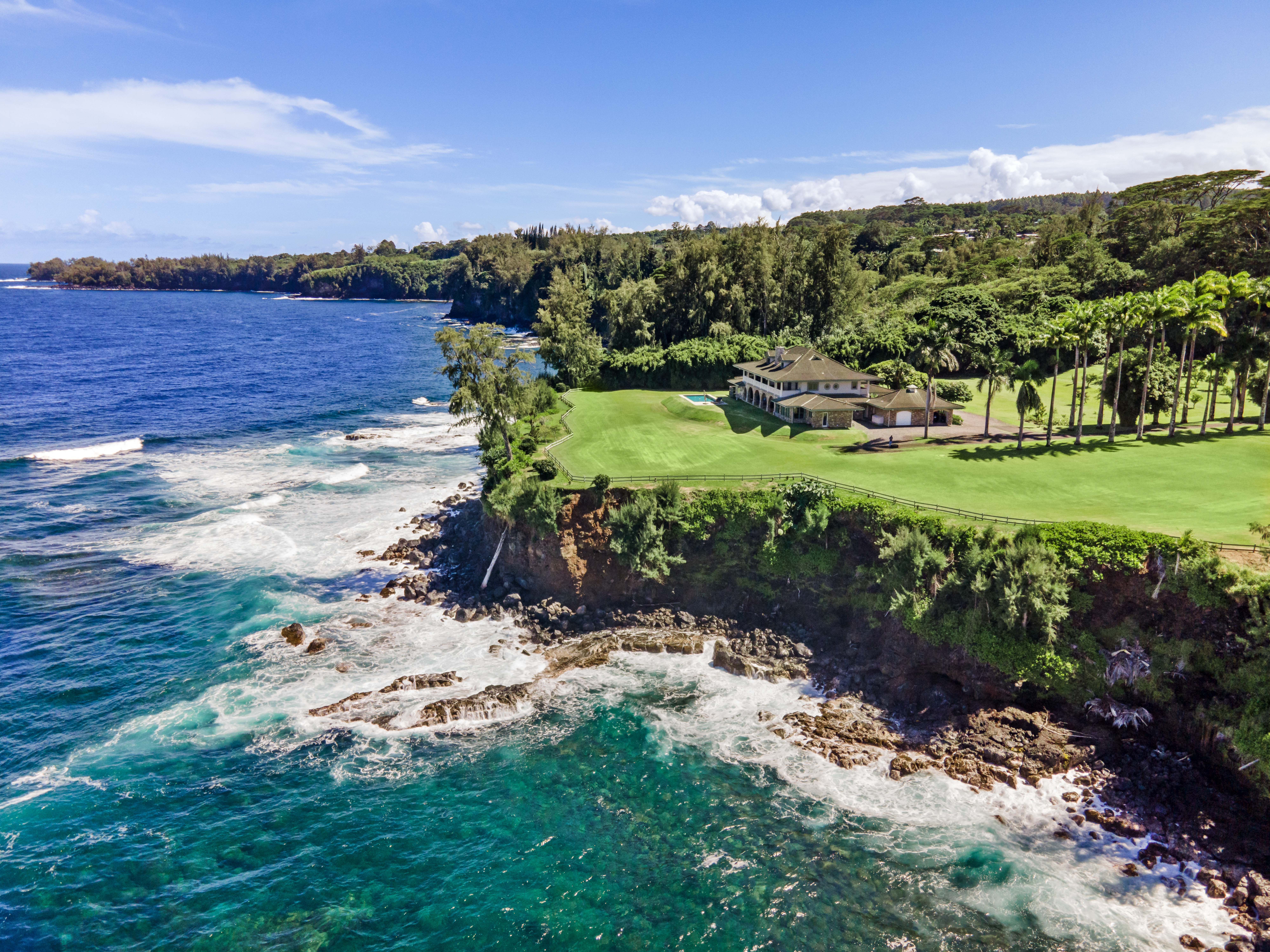 28-3628 Hawaiʻi Belt Road Honomu, HI 96728 - Photo 7 of 30 a view of a lake with a city