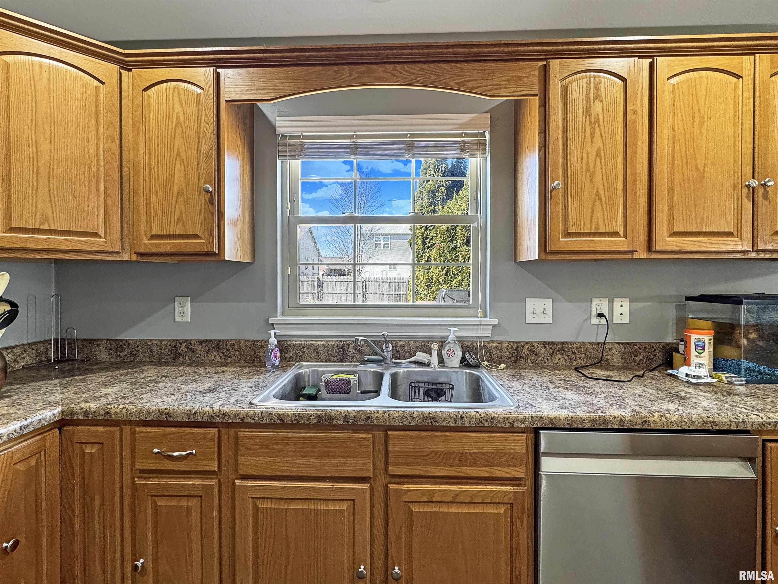 808 Simon Street Washington, IL 61571 - Photo 11 of 51 Gallery Image 11