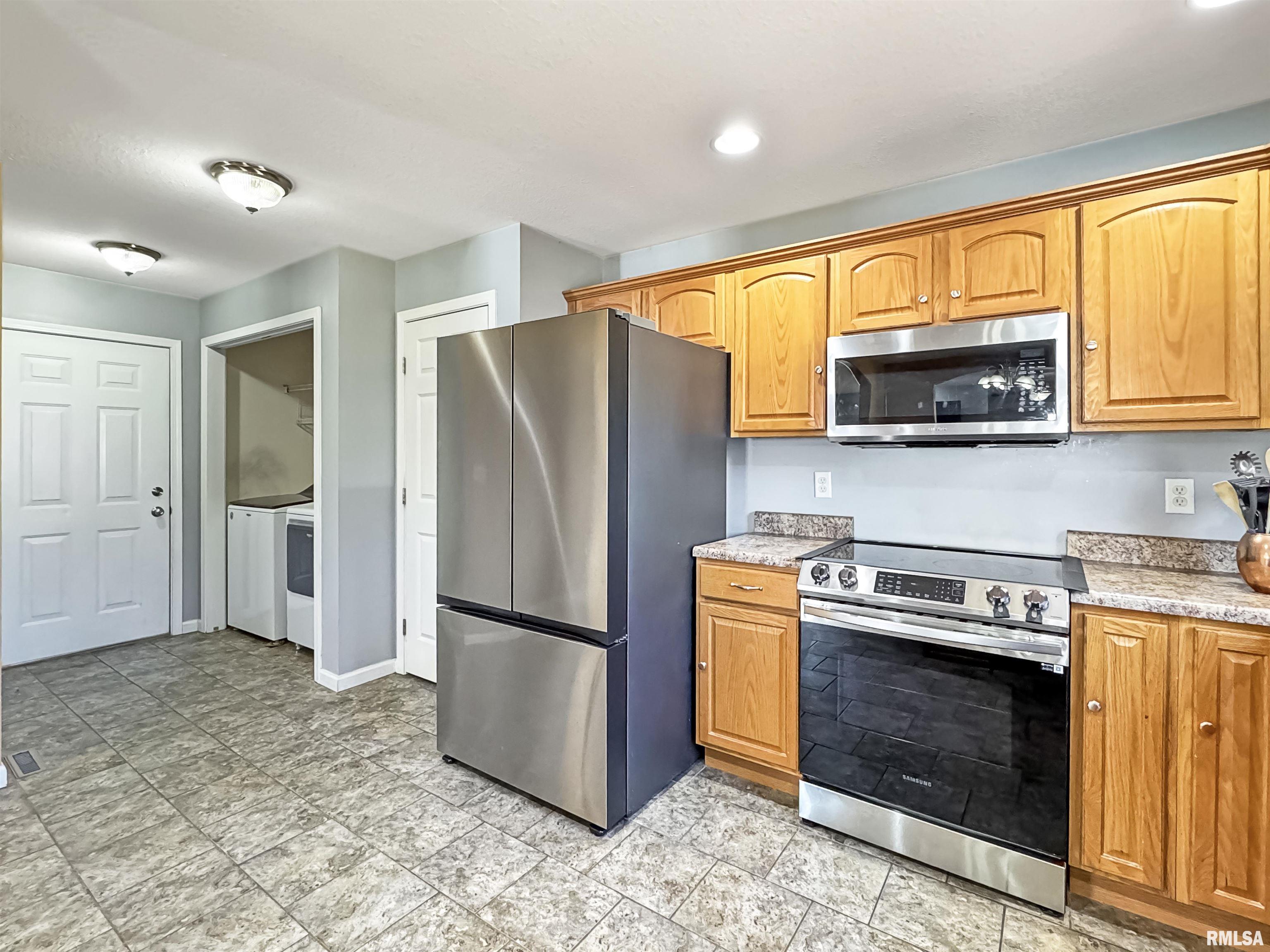 808 Simon Street Washington, IL 61571 - Photo 12 of 51 Gallery Image 12
