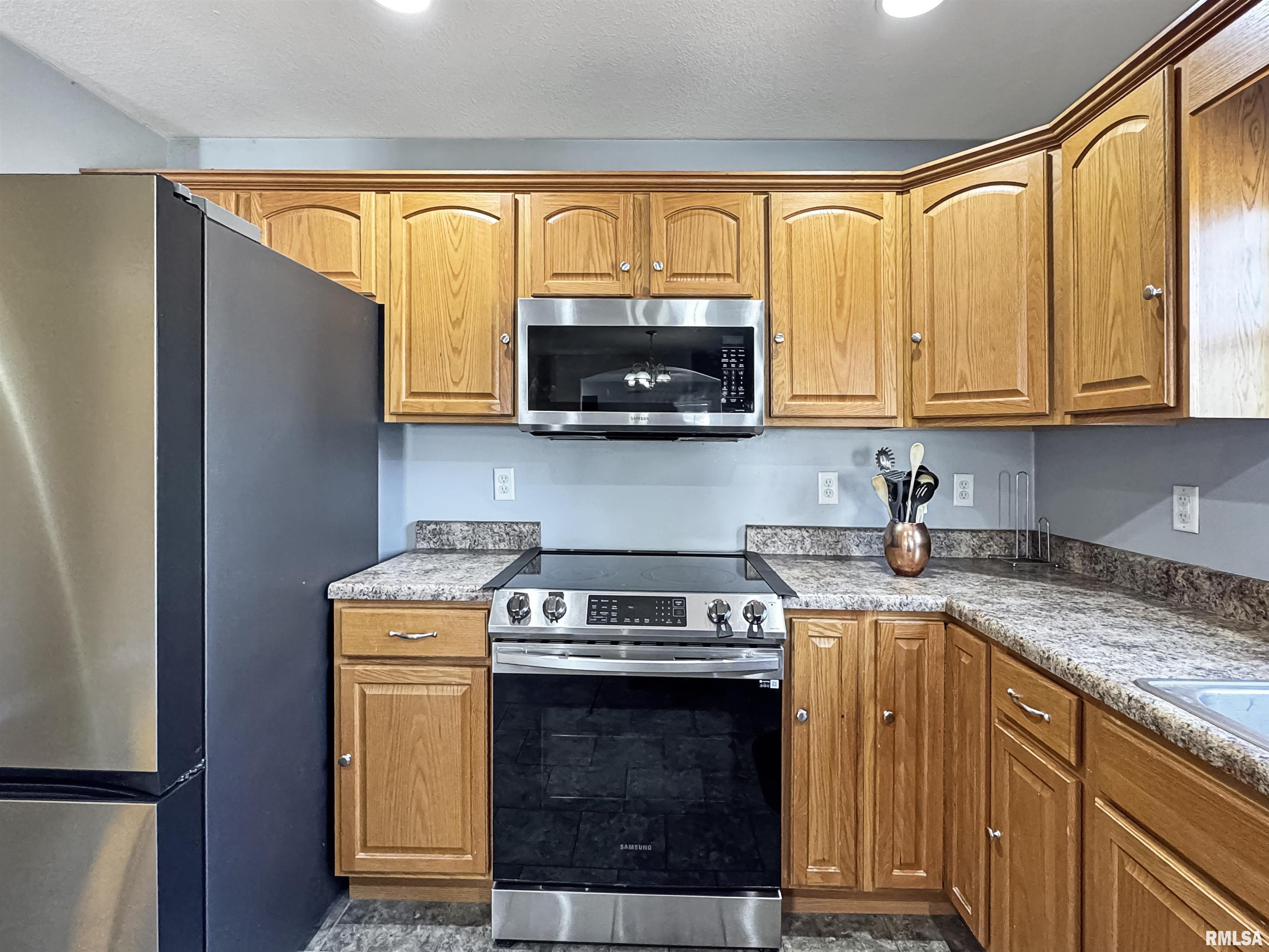 808 Simon Street Washington, IL 61571 - Photo 13 of 51 Gallery Image 13