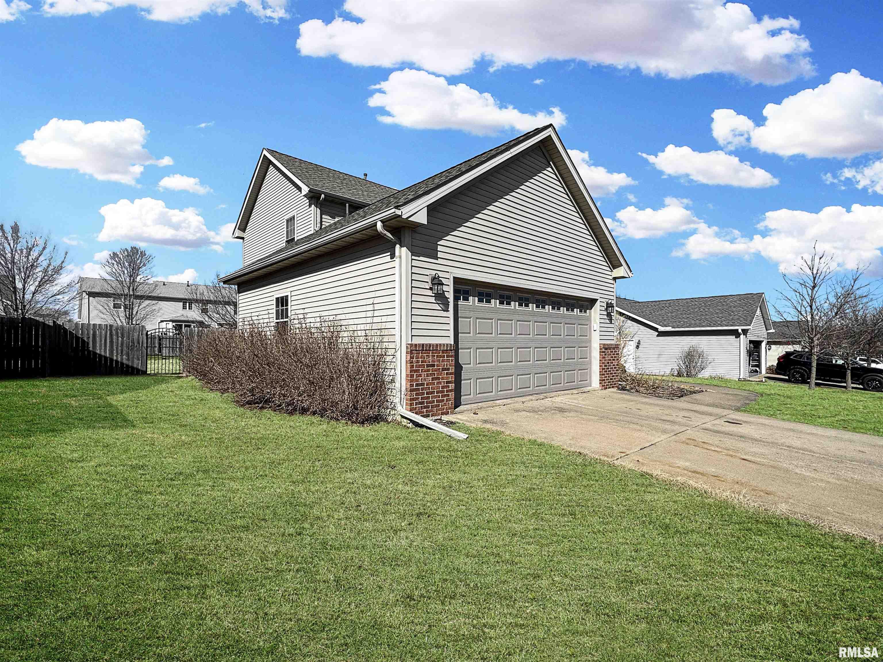808 Simon Street Washington, IL 61571 - Photo 3 of 51 Gallery Image 3