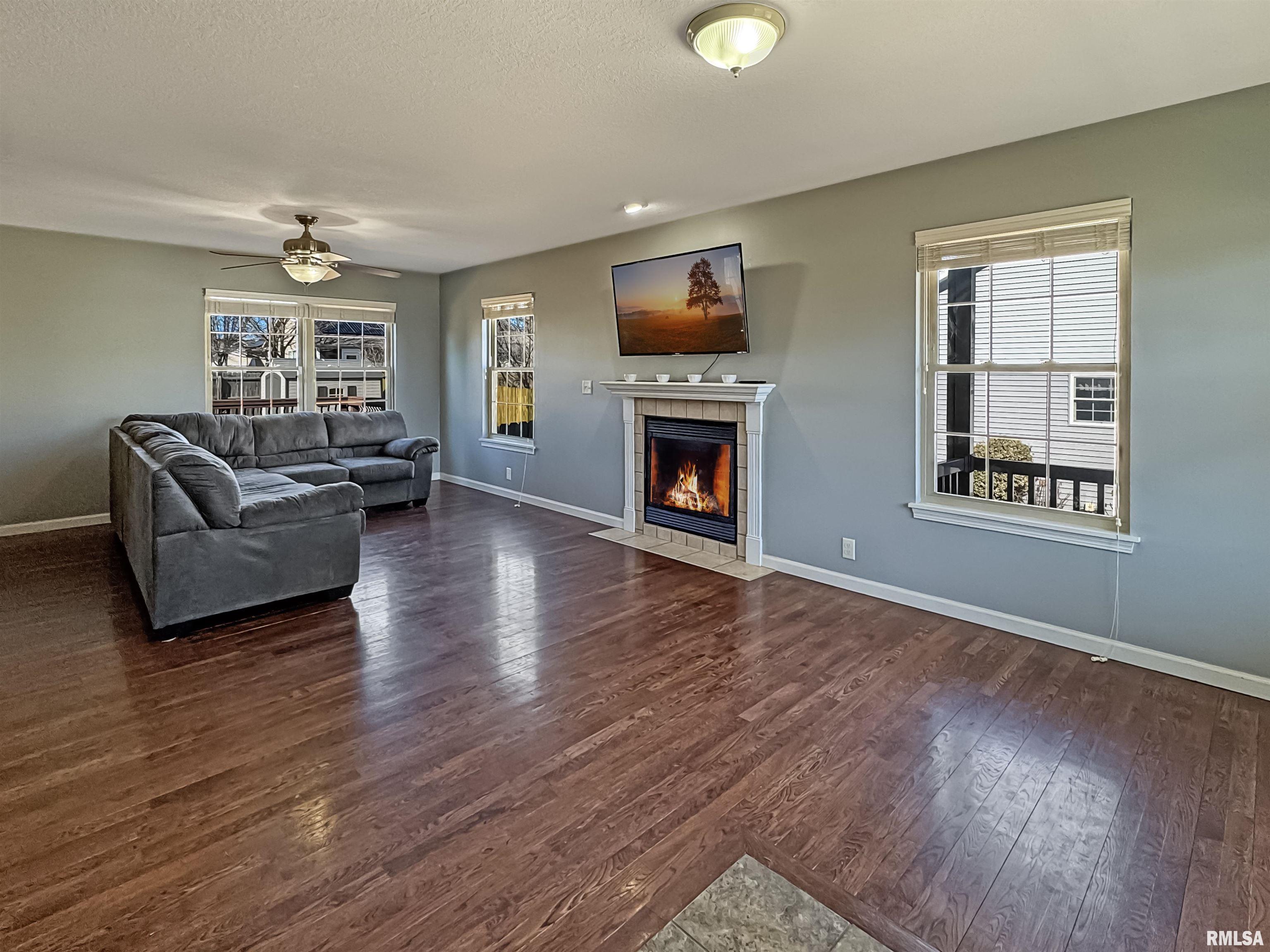 808 Simon Street Washington, IL 61571 - Photo 5 of 51 Gallery Image 5