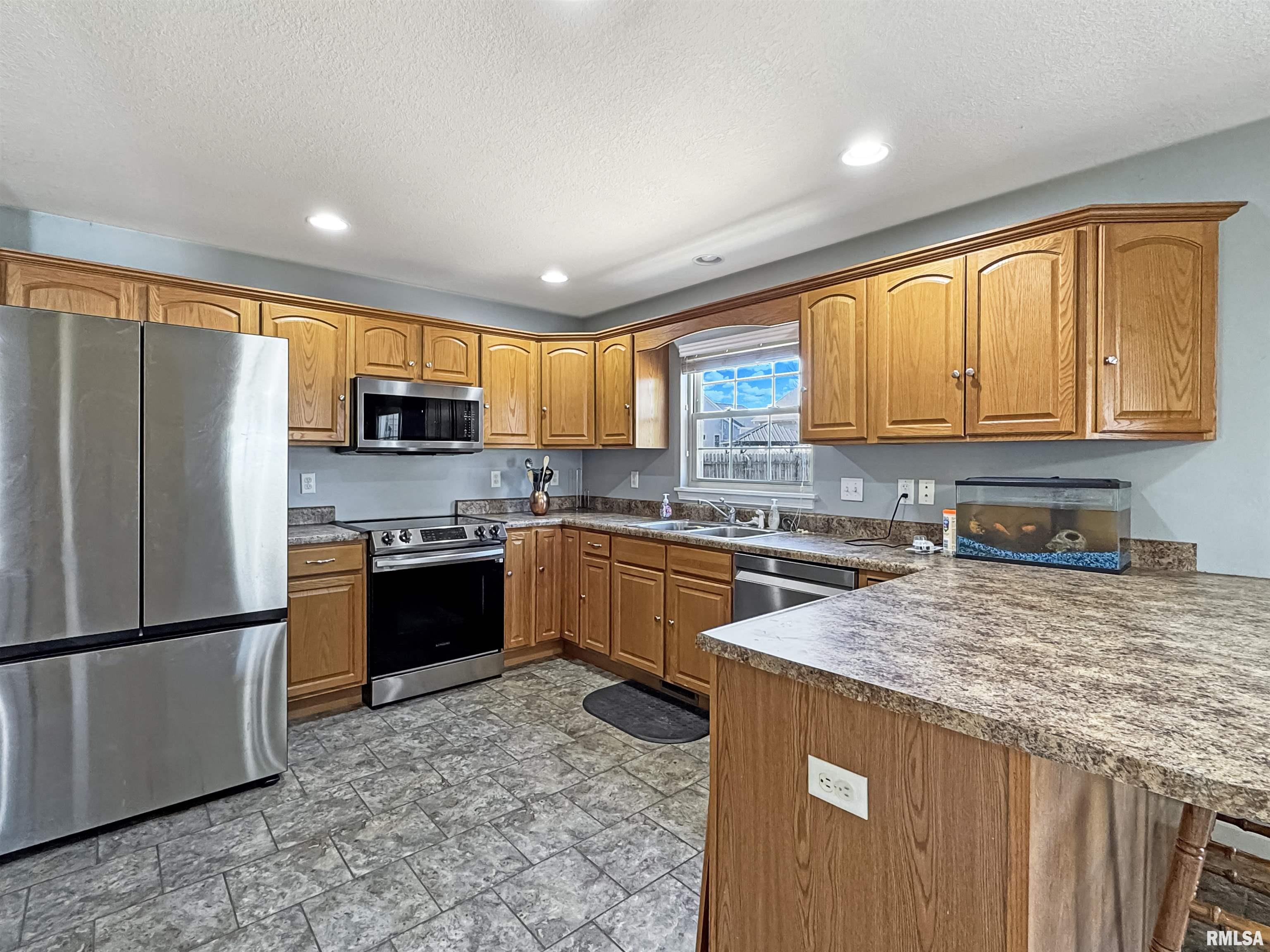 808 Simon Street Washington, IL 61571 - Photo 10 of 51 Gallery Image 10