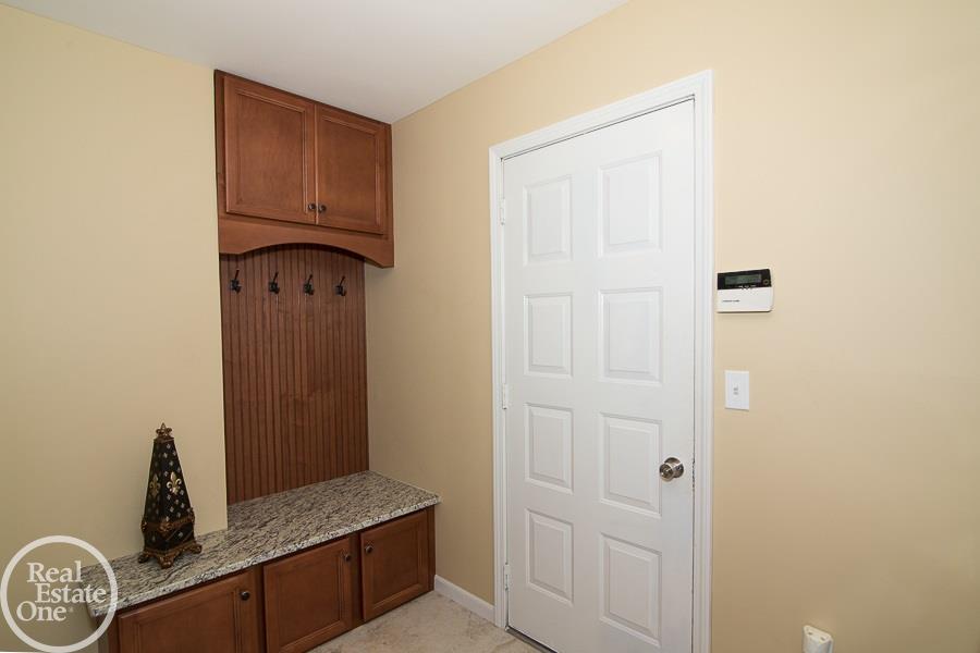 471 Lake Forest Road Rochester Hills, MI 48309 - Photo 16 of 32