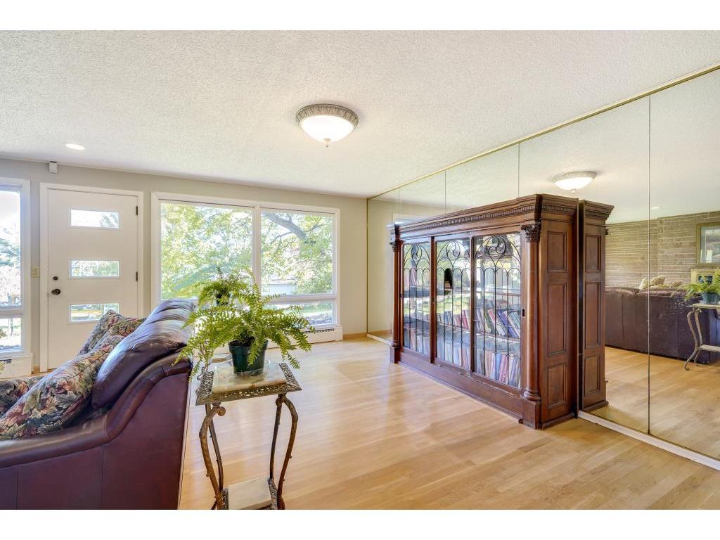 12275 James Road Minnetonka, MN 55343 - Photo 11 of 37 Gallery Image 11