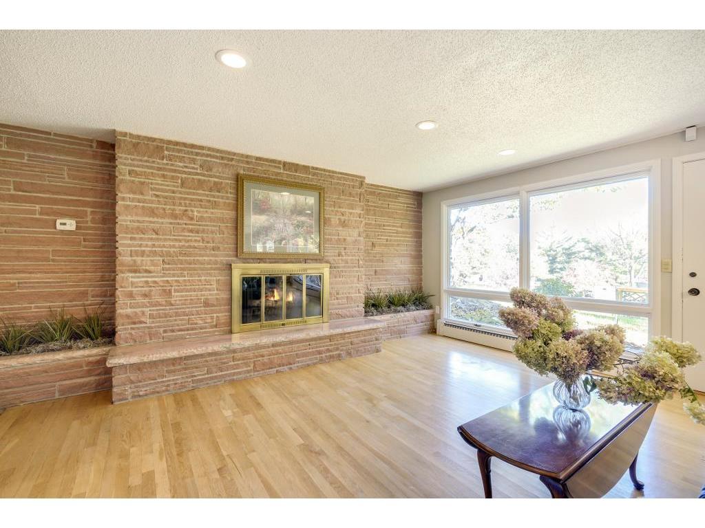 12275 James Road Minnetonka, MN 55343 - Photo 8 of 37 Gallery Image 8