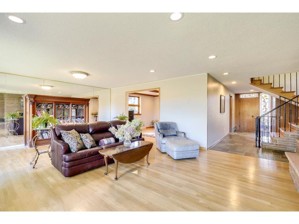 12275 James Road Minnetonka, MN 55343 - Photo 9 of 37 Gallery Image 9