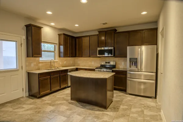 $2,600 | 1306 Begonia, San Antonio, TX 78245