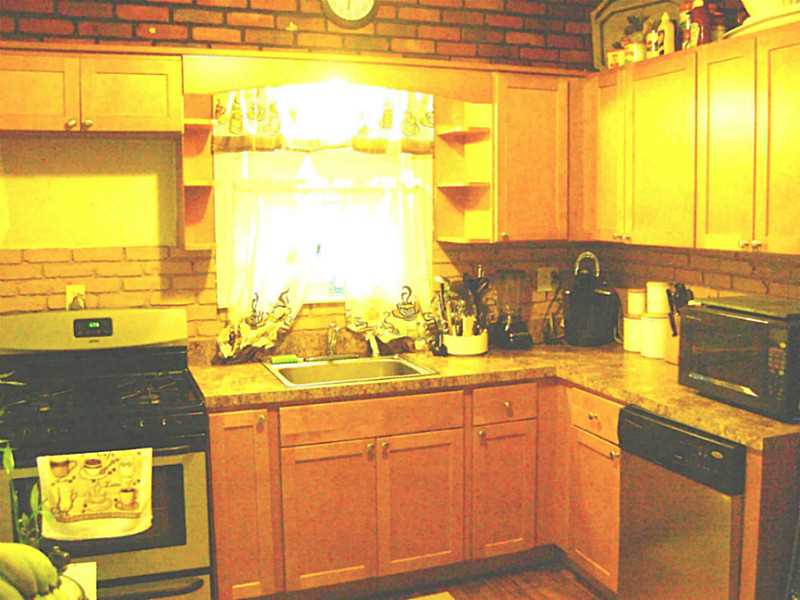 253 Milton Road Warwick, RI 02888 - Photo 7 of 21 Kitchen.